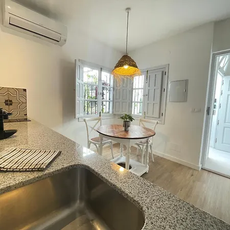 Nidos Apartments, フリヒリアナ